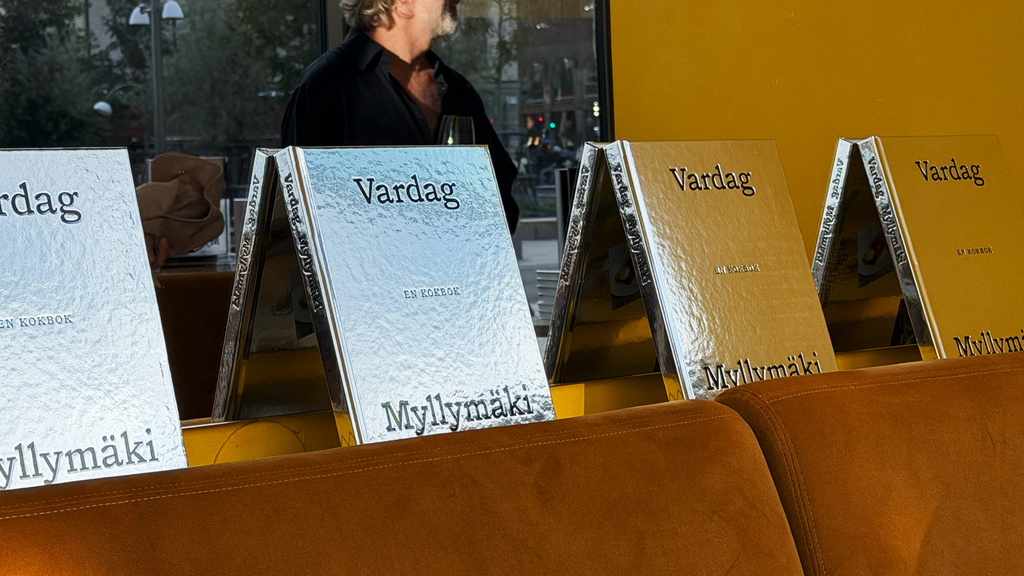 Plenty book covers in a row.