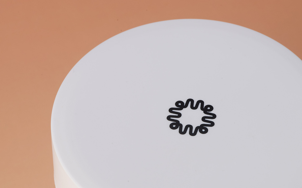 Top of packaging with symbol.